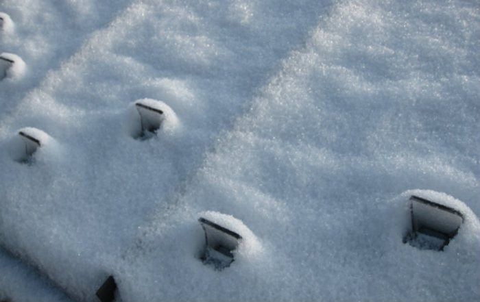 SnoBlox Deuce Holding Snow